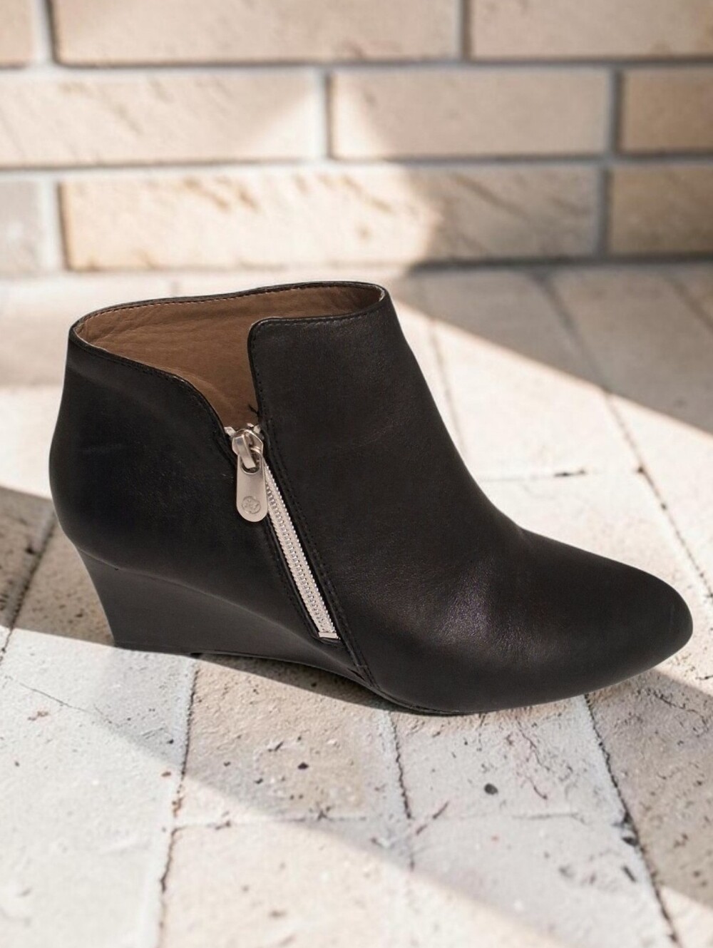 Adrienne Vittadini Black Leather 2" Wedge Ankle Boot Womens Sz 7 Side Zip Detail